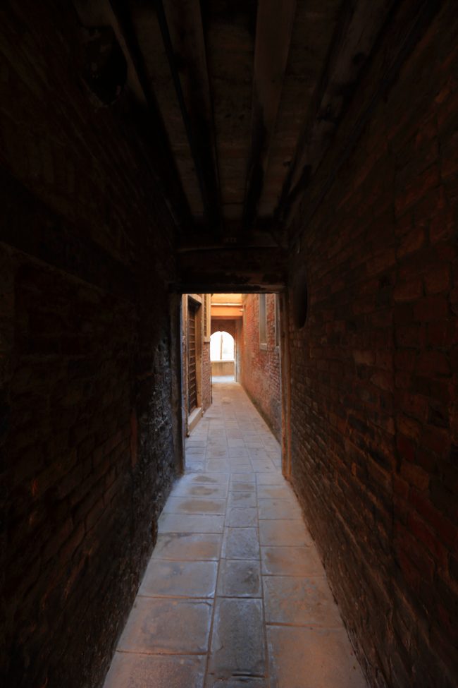 Venezia-Calle-de-la-Madonna_3241