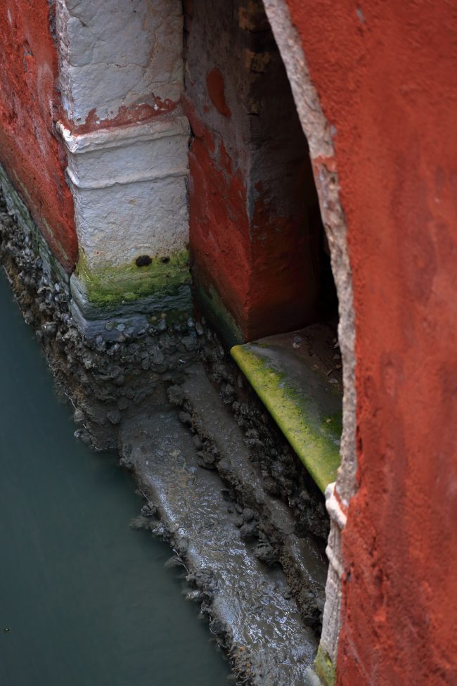 Venezia-gate-on-the-canal_2177