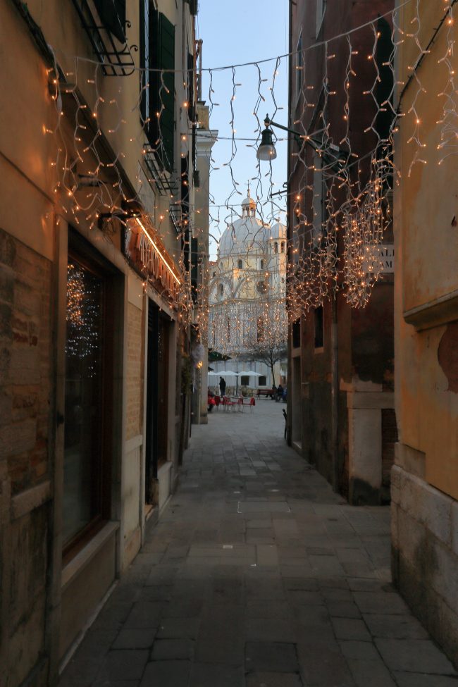 Venezia, church of Santa Maria dei Miracoli from Ramo del Campaniel_3348